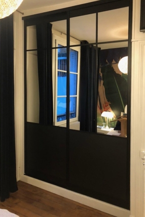 Ensemble 2 portes de placard coulissantes style atelier Miroir gris / Bois noir